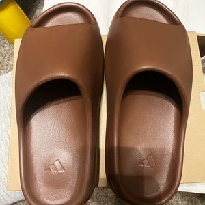 Yeezy Slides Adults size 10